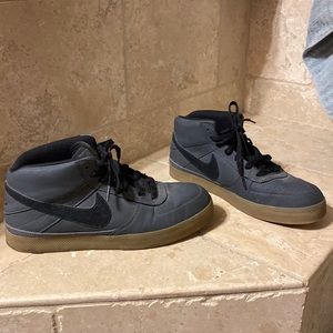Men’s Nike sneakers